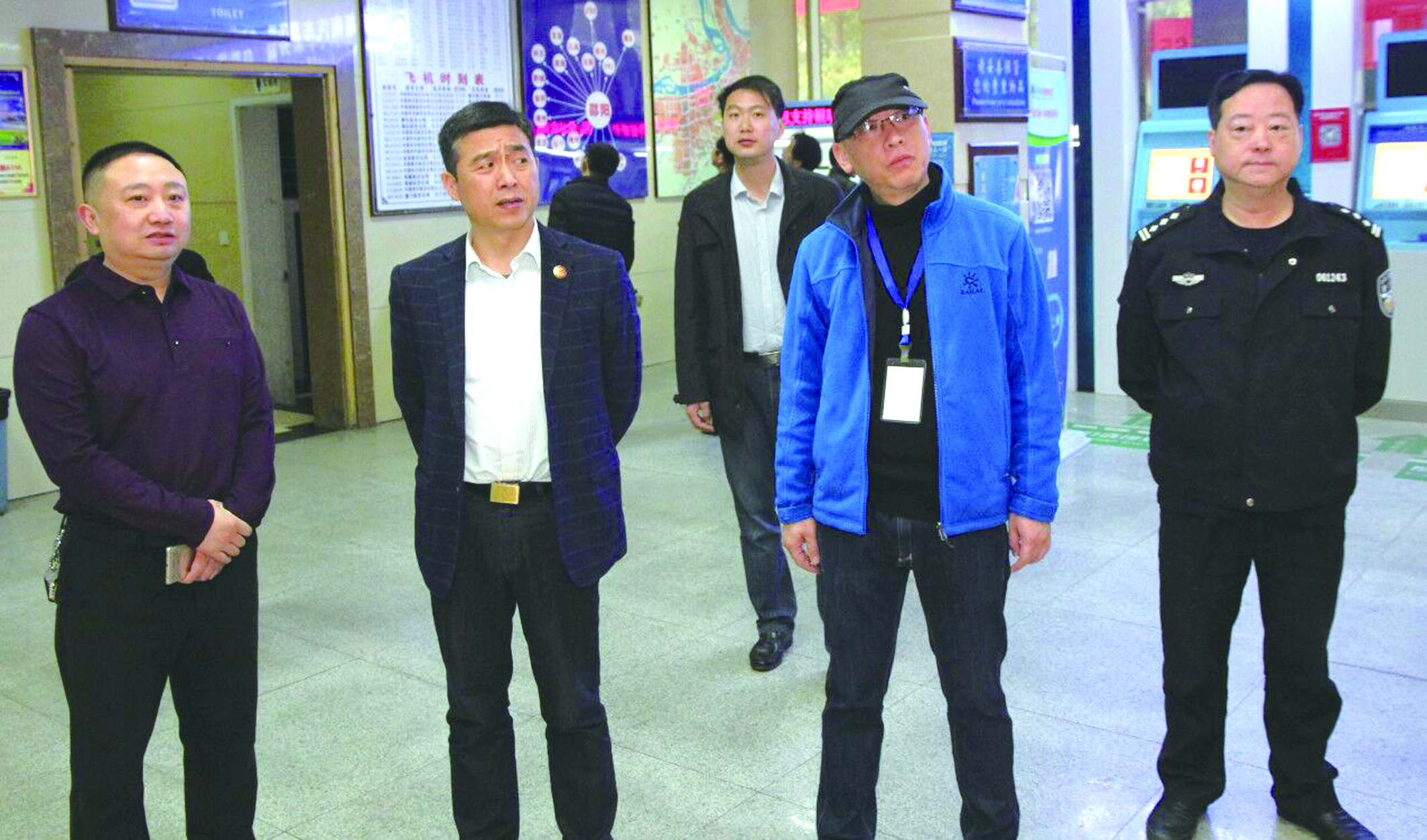 3月16日上午，以省委保衛(wèi)處處長(zhǎng)尹年春為組長(zhǎng)的反恐安全檢查組到市汽車北站開(kāi)展反恐安全檢查