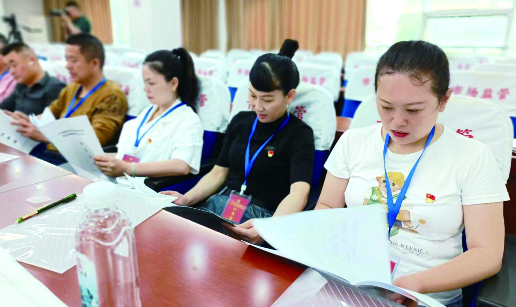 集團(tuán)公司黨委開(kāi)展創(chuàng)先爭(zhēng)優(yōu)活動(dòng) 推薦評(píng)選先進(jìn)基層黨組織、優(yōu)秀黨務(wù)工作者和優(yōu)秀共產(chǎn)黨員 （李高雄報(bào)道） 